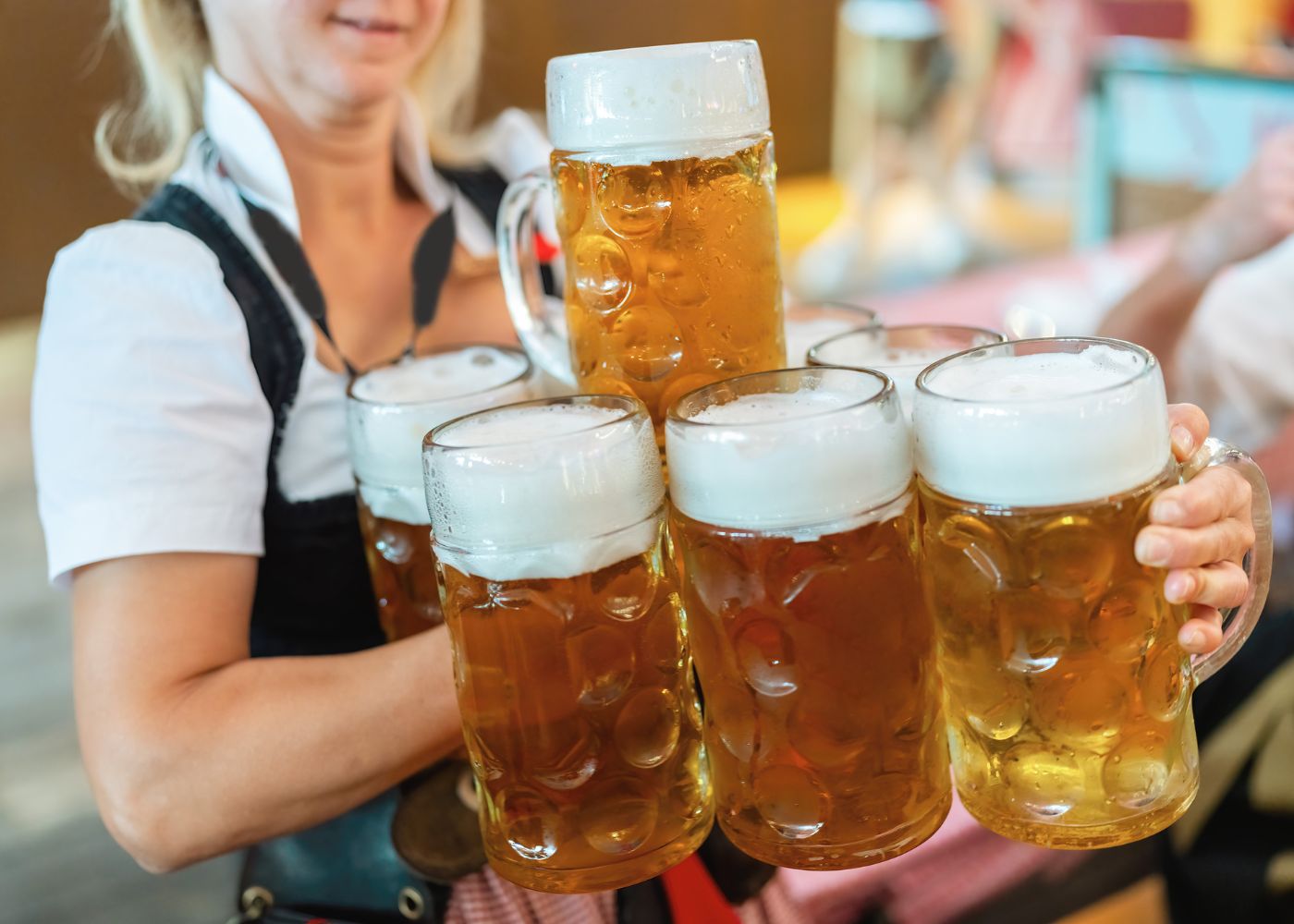 Oktoberfest-Bedienung